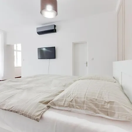 Apartment Free Days Luxury Prag